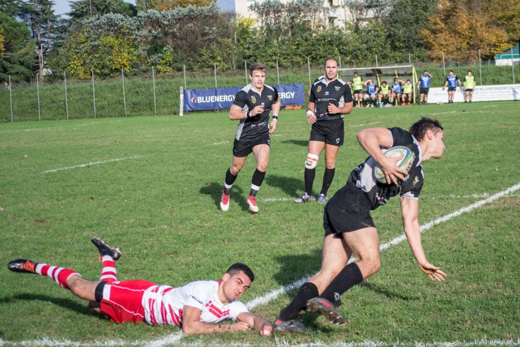 l'estremo Enrico Tarantola nel match d'andata